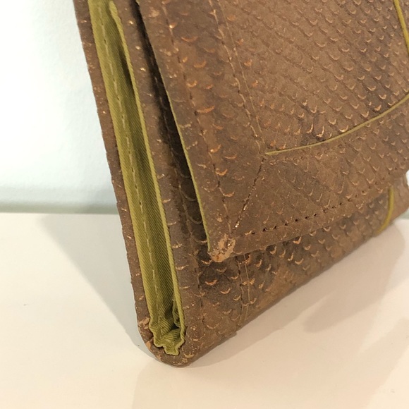 Snake-embossed and metallic trifold wallet - Picture 2 of 8
